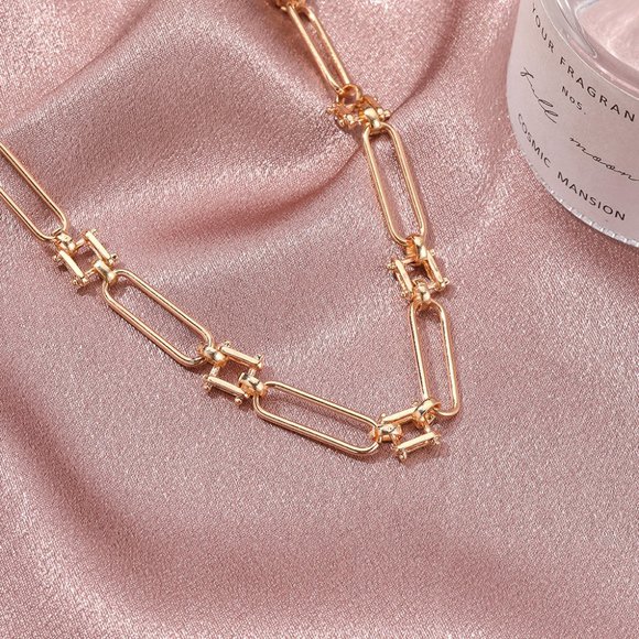 Golden Chain Minimalist Necklace - Picture 4 of 7